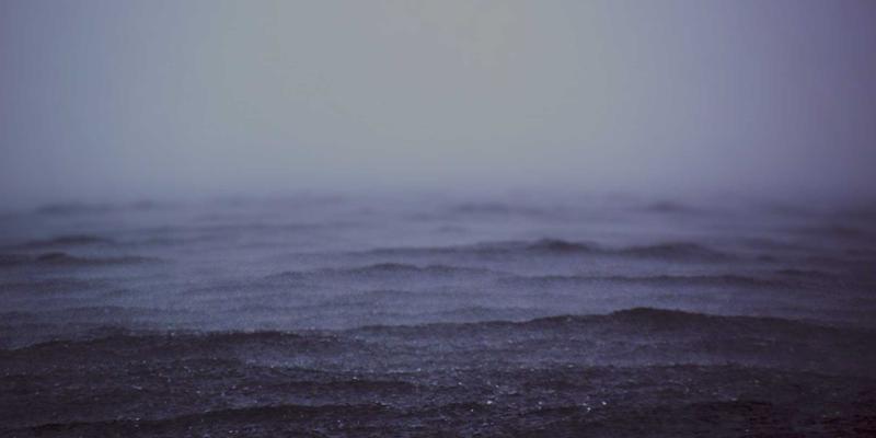 久坐不累的秘密:深度评测三款高端电竞椅,人体工学设计如何守护你的健康与钱包